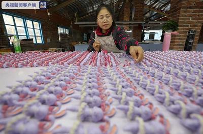 就業(yè)扶貧“微車間”開到家門口 廣西三江“繪”出致富路