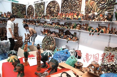 第十屆中國-東盟博覽會布展結束 展品忙“打扮